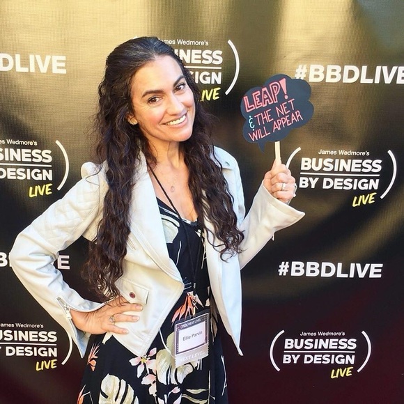 Hello and welcome to my closet☺️🙏💜 - Picture 3 of 7